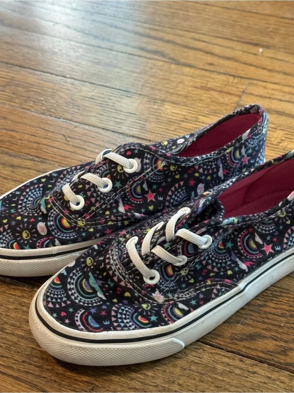 Sneakers with Multicolor Star & Swirl Print